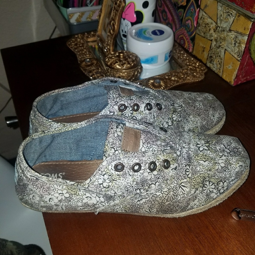 Toms slip on shoes